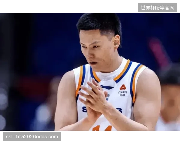 作为常规赛冠军上海队出场时间最多的球员，李弘权表现出色。